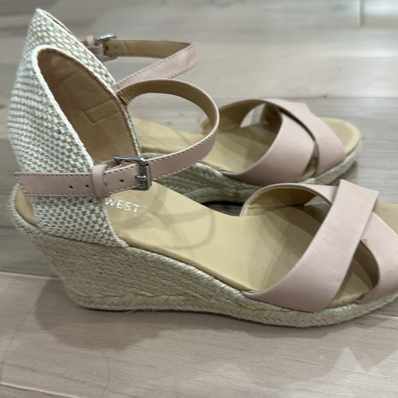 Nine West Jordyn espadrille pump Wedge Sandals
Size 9 - Picture 5 of 8